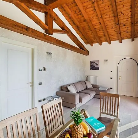 Valeria Pt 6 Comfortable Holiday Villa Brescia